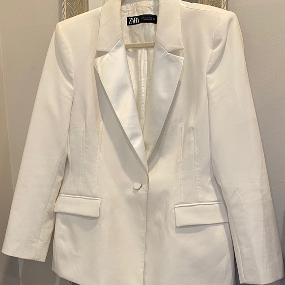 Zara Women’s Oyster White Corset like Waist Blazer - Picture 2 of 6